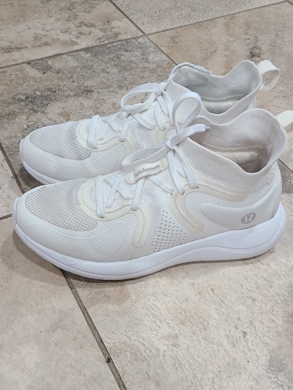 lululemon athletica Men's White Breathable Lace-Up Sneakers